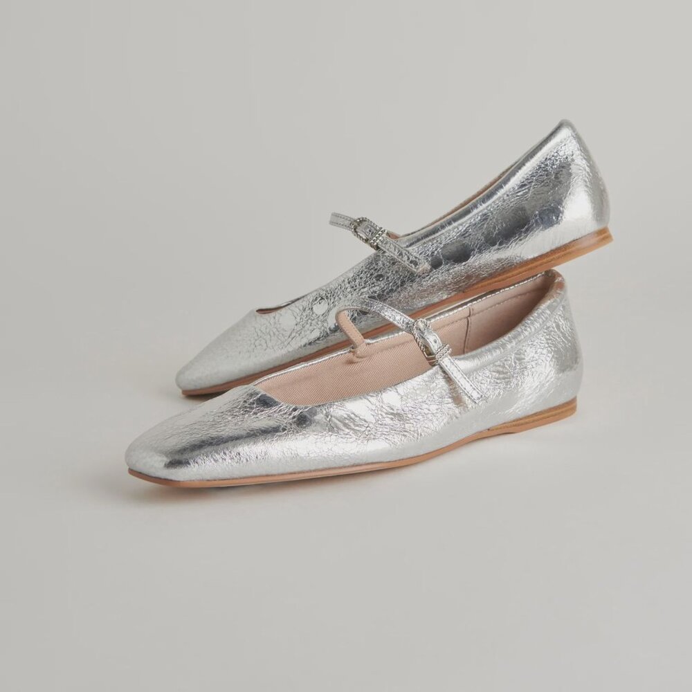NWT Dolce Vita Reyes Silver Distressed Flat